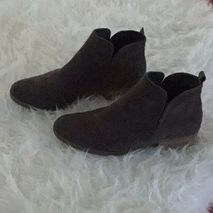 Women’s size 19 ankle boots